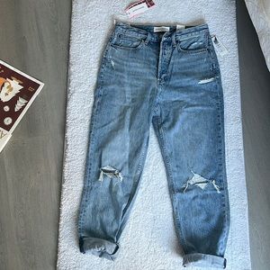 The boyfriend high rise loose jean, new with tag, size 28L